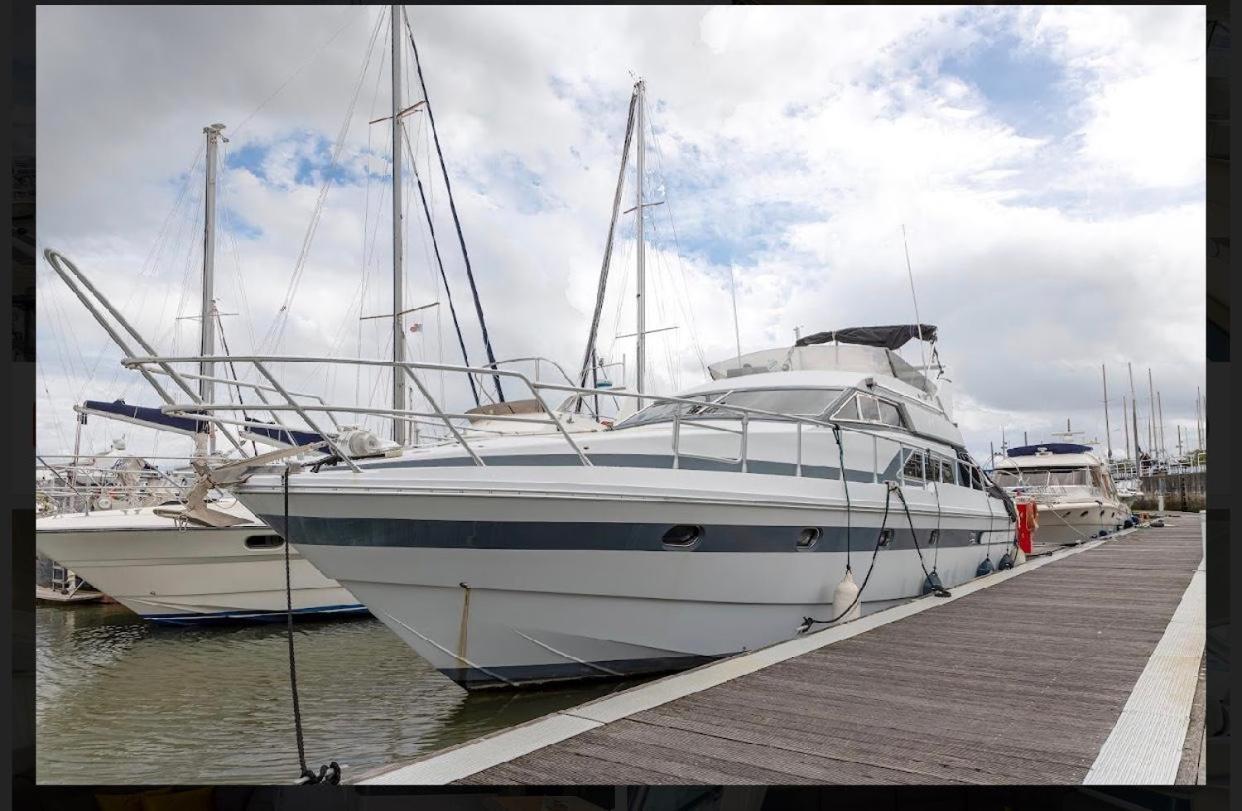 Hotel Beautiful And Magnific Yacht Lissabon Exterior foto